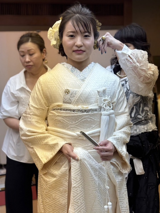 結婚式衣装の支度