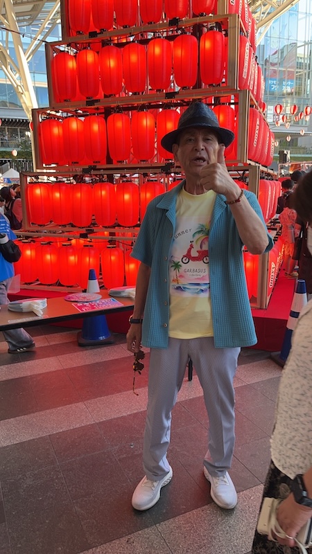 博多駅前にて盆踊り