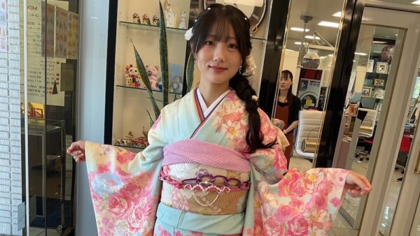 華やかな着付けのお支度をいたしました