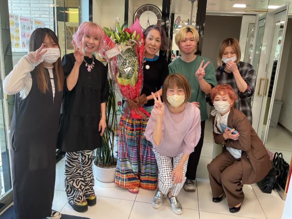 スタッフみんなでお祝いしました