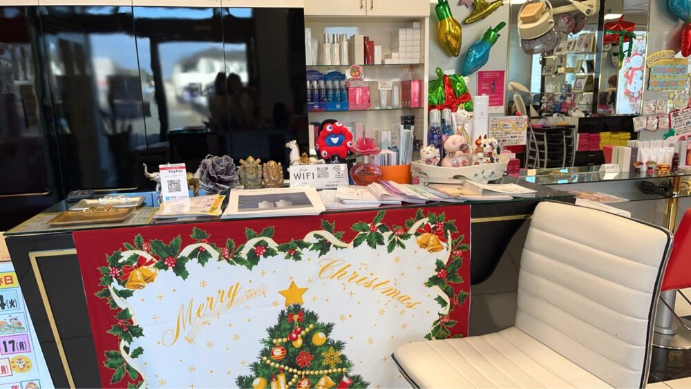 クリスマス仕様のエイコ本店
