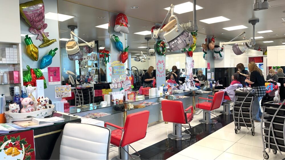 クリスマス仕様のエイコ本店
