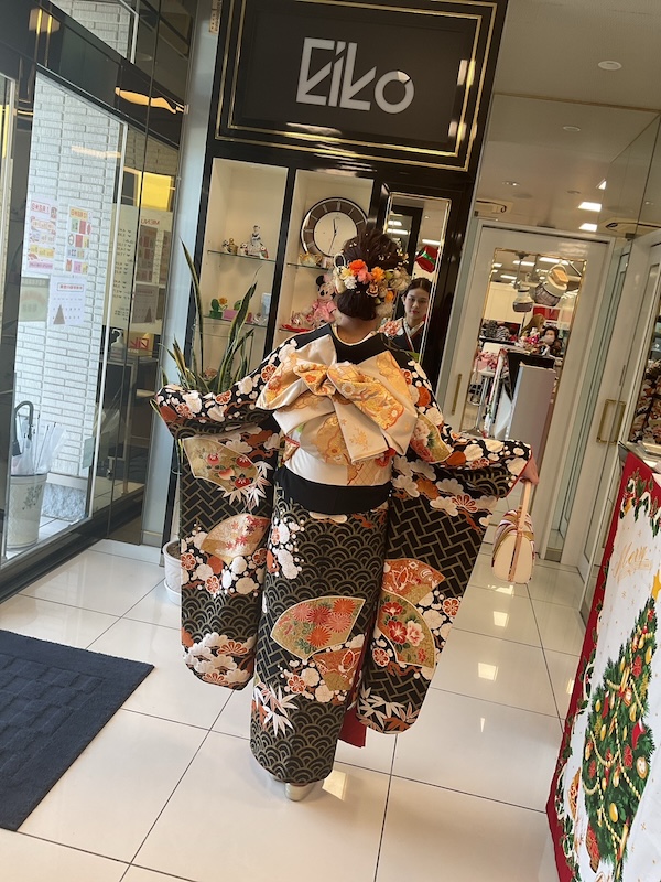 華やかな文様が広がるお振袖