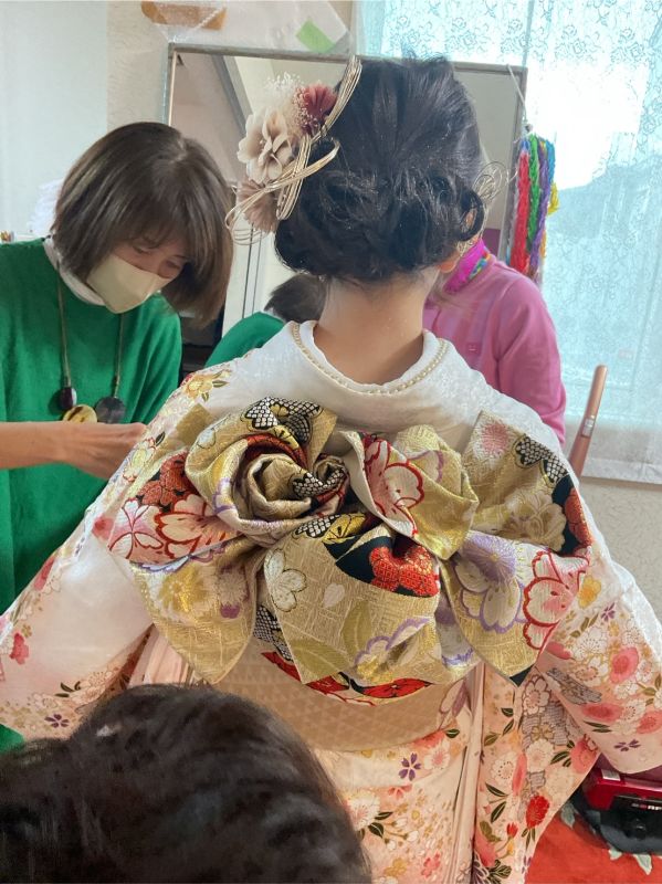 成人式支度中のスタッフ