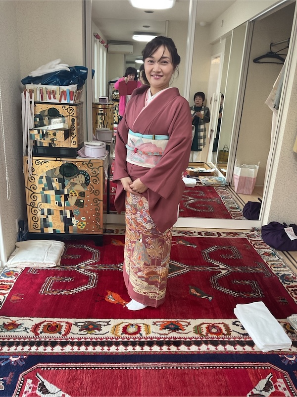 卒業式のため和服を着たお母様