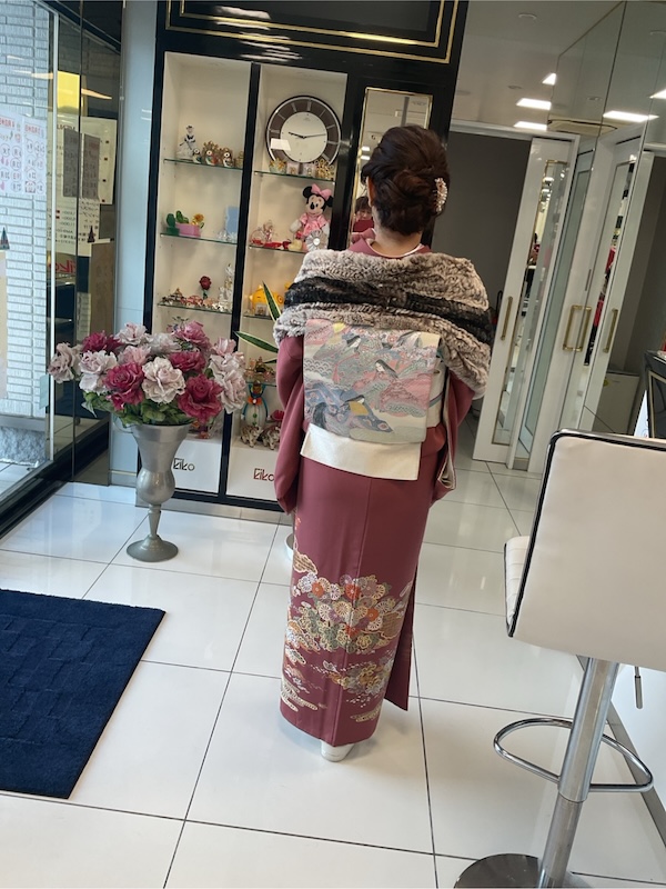 卒業式のため和服を着たお母様