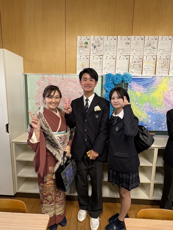 卒業式の母と姉との写真