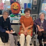 笑顔はどん、ご高齢のお客様。